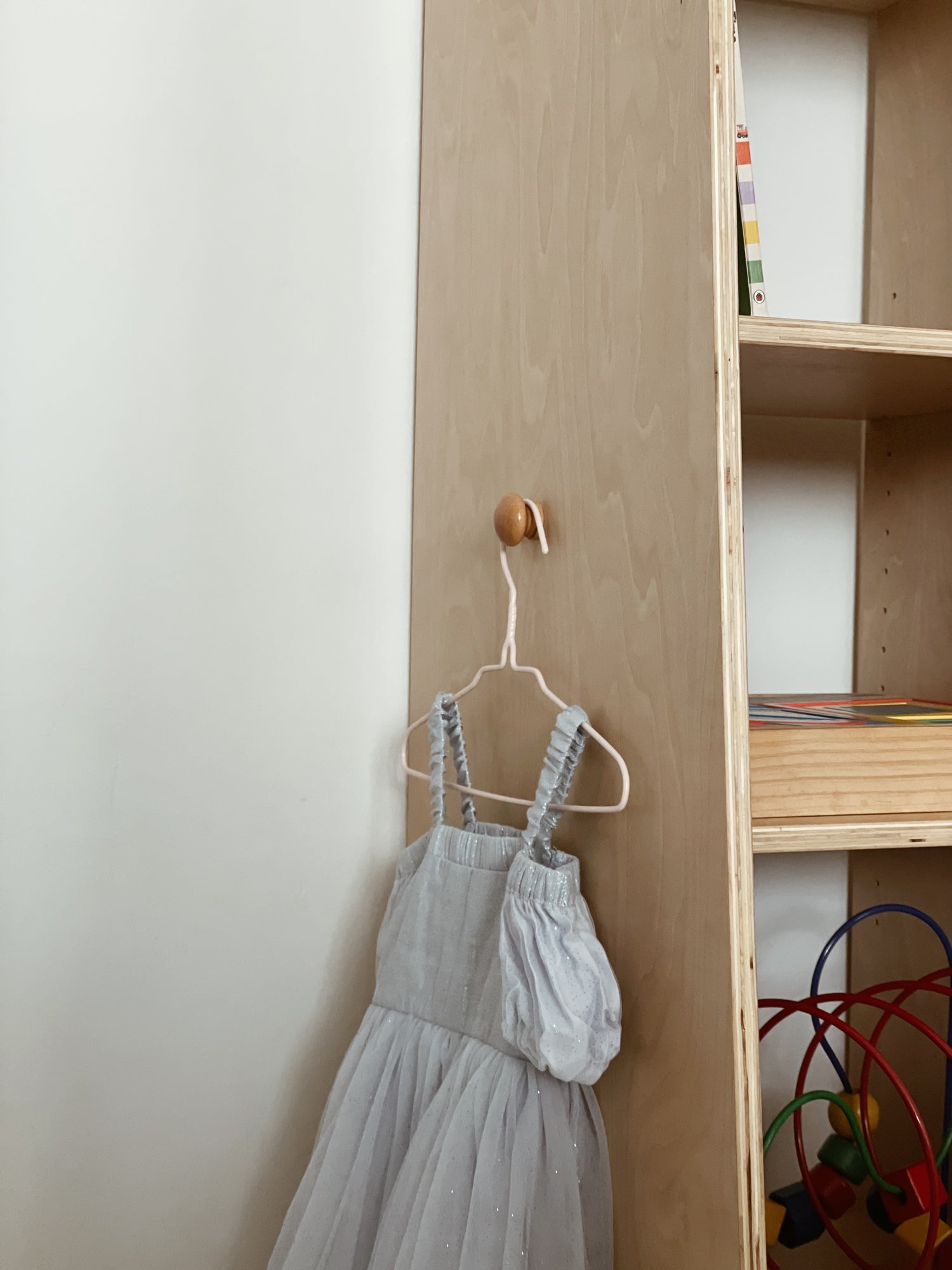 kō  - convertible shelf & toddler wardrobe