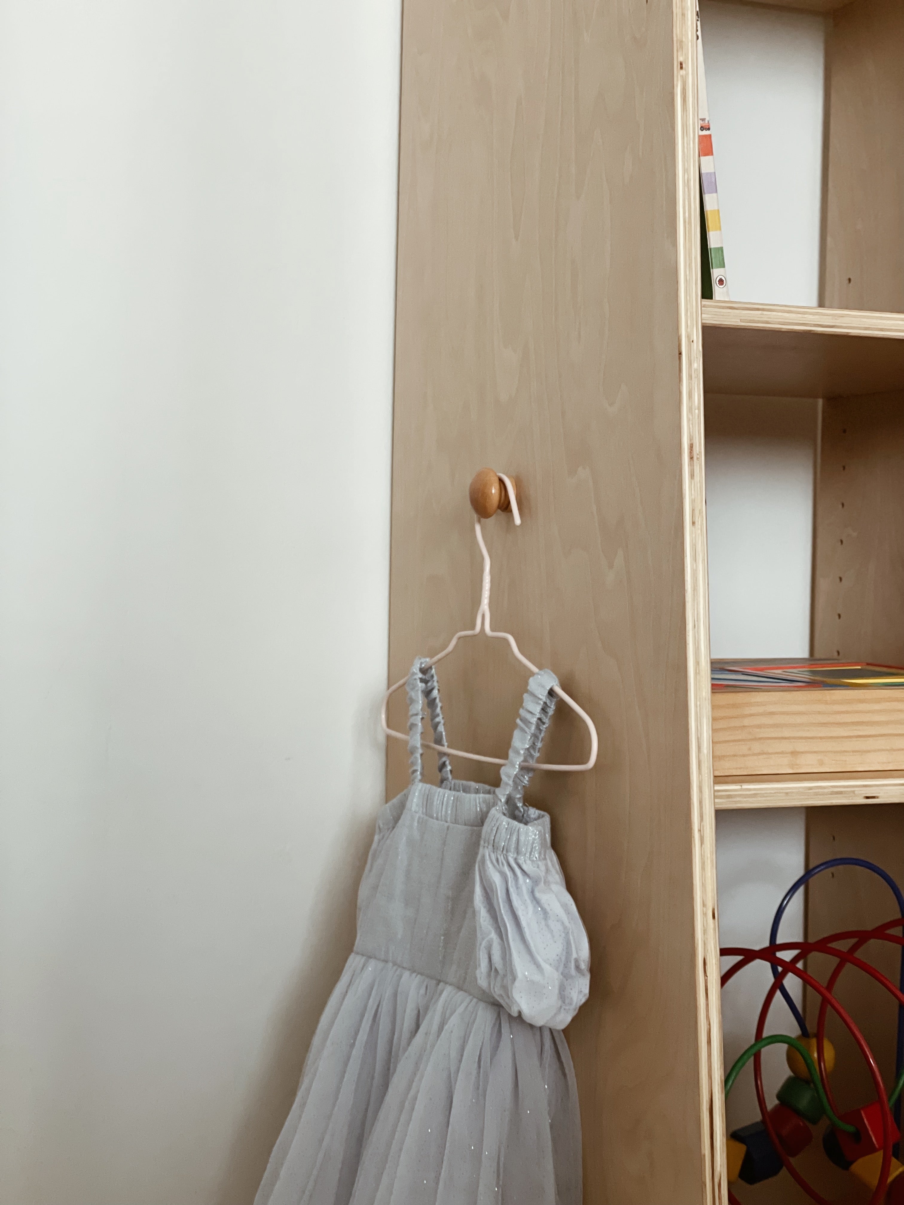 kō - convertible shelf & toddler wardrobe